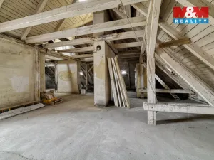 Prodej bytu 4+1, Cheb, Májová, 110 m2