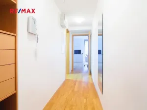 Prodej bytu 1+kk, Praha - Žižkov, Ke kapslovně, 38 m2