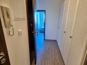 Pronájem bytu 2+kk, Praha - Petrovice, Kurčatovova, 43 m2