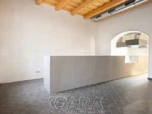 Pronájem obchodního prostoru, Brandýs nad Labem-Stará Boleslav - Brandýs nad Labem, Masarykovo náměstí, 92 m2