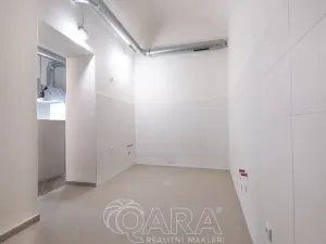 Pronájem obchodního prostoru, Brandýs nad Labem-Stará Boleslav - Brandýs nad Labem, Masarykovo náměstí, 92 m2