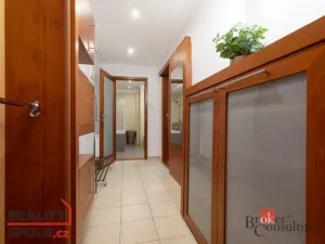 Prodej bytu 2+1, Opava - Předměstí, Vyhlídalova, 64 m2