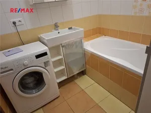 Pronájem bytu 1+kk, Praha - Vinoř, Českodubská, 36 m2