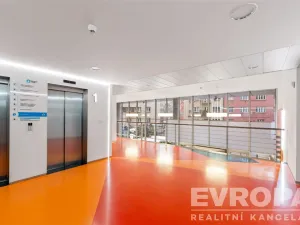 Pronájem kanceláře, Praha - Nusle, Doudlebská, 883 m2