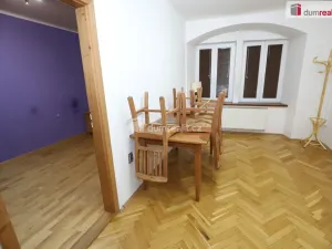 Prodej bytu 3+1, Cheb, Hradební, 52 m2