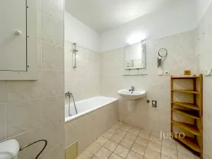 Pronájem bytu 1+kk, Praha, Kodymova, 41 m2