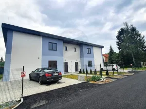Pronájem rodinného domu, Ohrobec, V zahrádkách, 226 m2