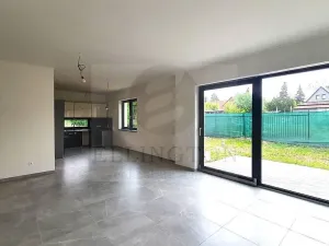 Pronájem rodinného domu, Ohrobec, V zahrádkách, 226 m2