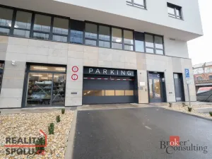 Pronájem garážového stání, Brno, Nové sady, 13 m2