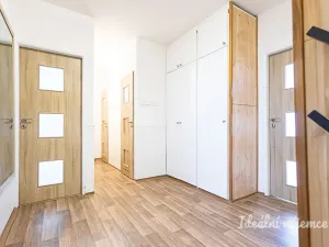 Pronájem bytu 3+1, Praha - Prosek, Vysočanská, 74 m2