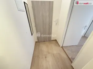 Pronájem bytu 1+kk, Praha - Smíchov, Na Valentince, 48 m2