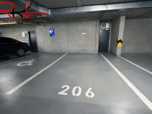 Pronájem garážového stání, Praha, Kardausova, 17 m2