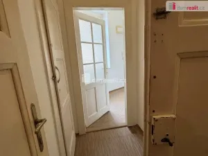 Pronájem atypického bytu, Praha - Velká Chuchle, Starochuchelská, 17 m2