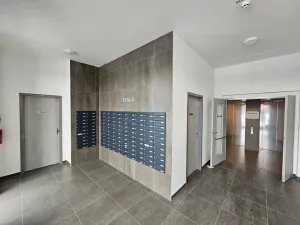 Pronájem bytu 1+kk, Praha - Hloubětín, Poděbradská, 33 m2