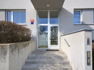 Pronájem bytu 1+kk, Praha - Prosek, Nad šestikopy, 36 m2