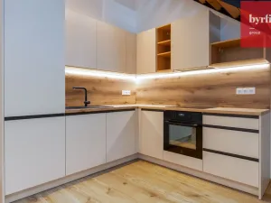 Pronájem bytu 2+kk, Praha, Vrtbova, 56 m2