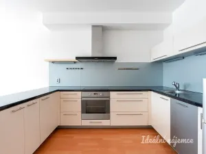 Pronájem bytu 3+kk, Praha, Mlázovická, 75 m2