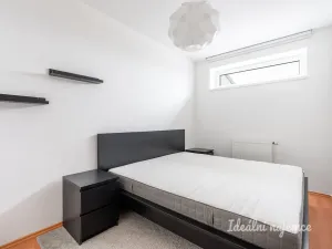 Pronájem bytu 3+kk, Praha, Mlázovická, 75 m2
