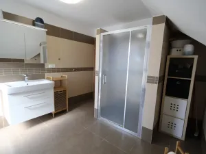 Pronájem bytu 1+kk, Dvůr Králové nad Labem, nábřeží Benešovo, 50 m2