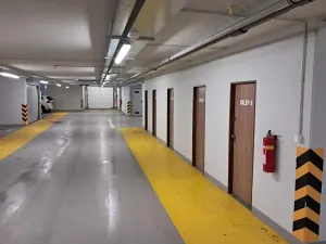 Pronájem garážového stání, Praha - Hloubětín, Za černým mostem, 14 m2