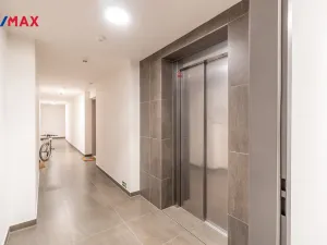 Pronájem garážového stání, Praha - Letňany, Miroslava Hajna, 15 m2