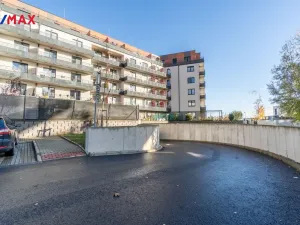 Pronájem garážového stání, Praha - Letňany, Miroslava Hajna, 15 m2