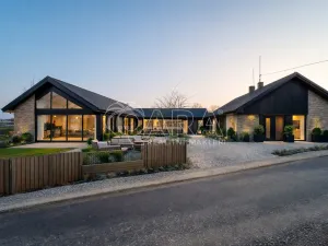 Prodej rodinného domu, Hořiněves - Želkovice, 441 m2