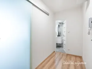 Pronájem bytu 2+kk, Praha - Krč, V Štíhlách, 36 m2