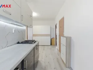 Prodej bytu 3+1, Sokolov, Švabinského, 75 m2