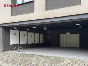 Prodej garážového stání, Praha - Smíchov, Holečkova, 13 m2