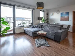 Prodej bytu 2+kk, Praha - Vysočany, Sousedíkova, 60 m2