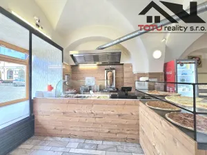 Prodej rodinného domu, Broumov, Mírové náměstí, 500 m2