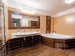 Prodej bytu 4+kk, Praha, Švejcarovo náměstí, 98 m2