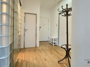 Pronájem bytu 2+kk, Praha, Masarykovo nábřeží, 51 m2