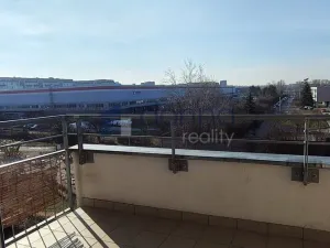 Pronájem bytu 2+kk, Praha, Hlučkova, 46 m2
