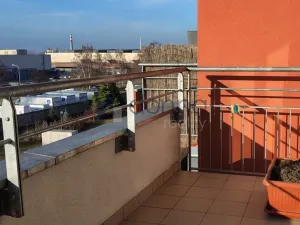 Pronájem bytu 2+kk, Praha, Hlučkova, 46 m2