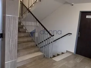 Pronájem bytu 2+kk, Praha, Hlučkova, 46 m2