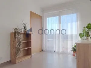 Pronájem bytu 2+kk, Praha, Hlučkova, 46 m2