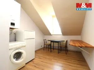 Pronájem bytu 1+1, Karlovy Vary, Jaltská, 46 m2