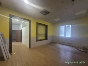 Pronájem obchodního prostoru, Praha - Libeň, náměstí Dr. Václava Holého, 300 m2