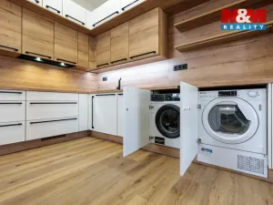 Prodej bytu 2+1, Karlovy Vary, Bělehradská, 96 m2