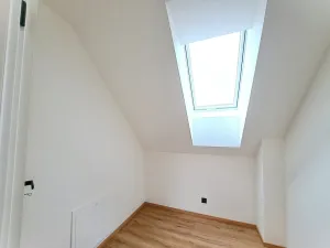 Prodej rodinného domu, Stochov, náměstí u dubu, 96 m2