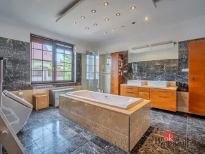 Prodej rodinného domu, Praha - Horní Počernice, Zárybnická, 307 m2