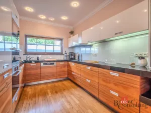 Prodej rodinného domu, Praha - Horní Počernice, Zárybnická, 307 m2