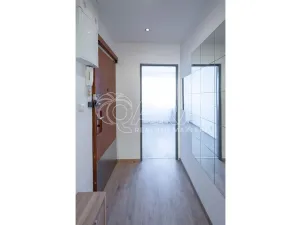 Pronájem bytu 3+1, Praha - Prosek, Jablonecká, 68 m2