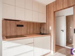 Pronájem bytu 2+kk, Praha, Hvězdova, 42 m2