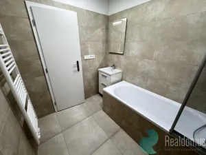 Pronájem bytu 3+kk, České Budějovice, tř. 28. října, 76 m2