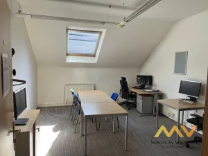 Pronájem kanceláře, Hradec Králové, Československé armády, 128 m2