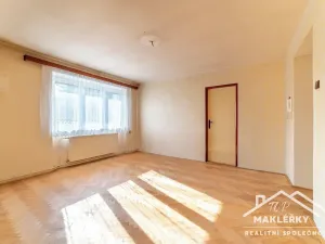 Prodej bytu 3+1, Velký Osek, Komenského, 56 m2