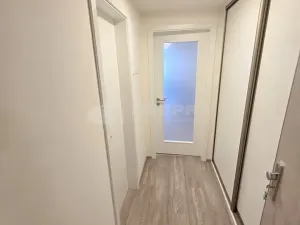 Pronájem bytu 1+kk, Praha - Hloubětín, Poděbradská, 33 m2